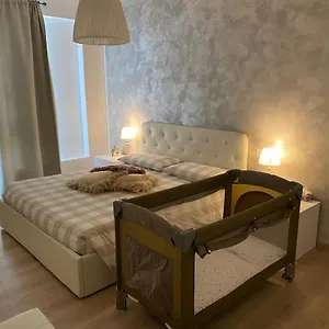 https://nice-cozy-apartment.hotelslidodijesolo.com